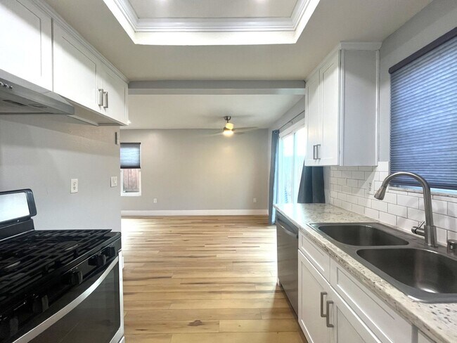 Building Photo - 1708 E Fairfield Ct