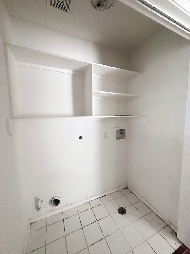 Building Photo - 15522 Baxter Ave