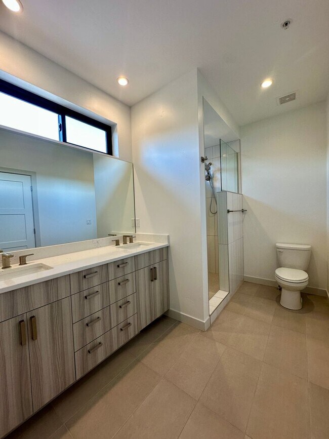 Building Photo - 4757 Kona Dr