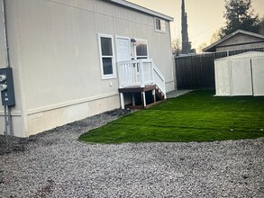 Building Photo - 913 Whittier Ave