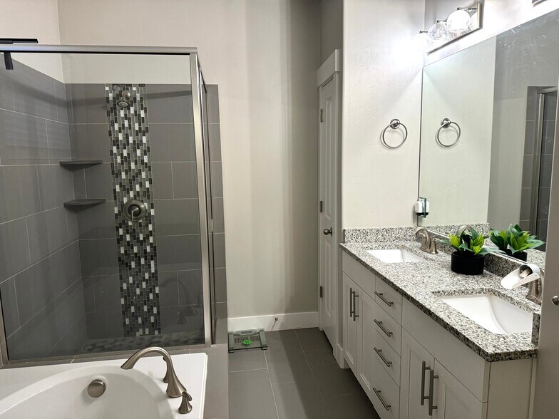 Building Photo - 3288 N 200 W