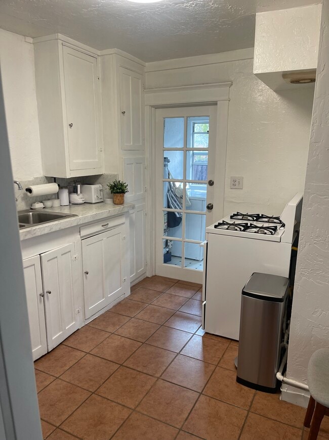 Building Photo - 1920 Gramercy Ave