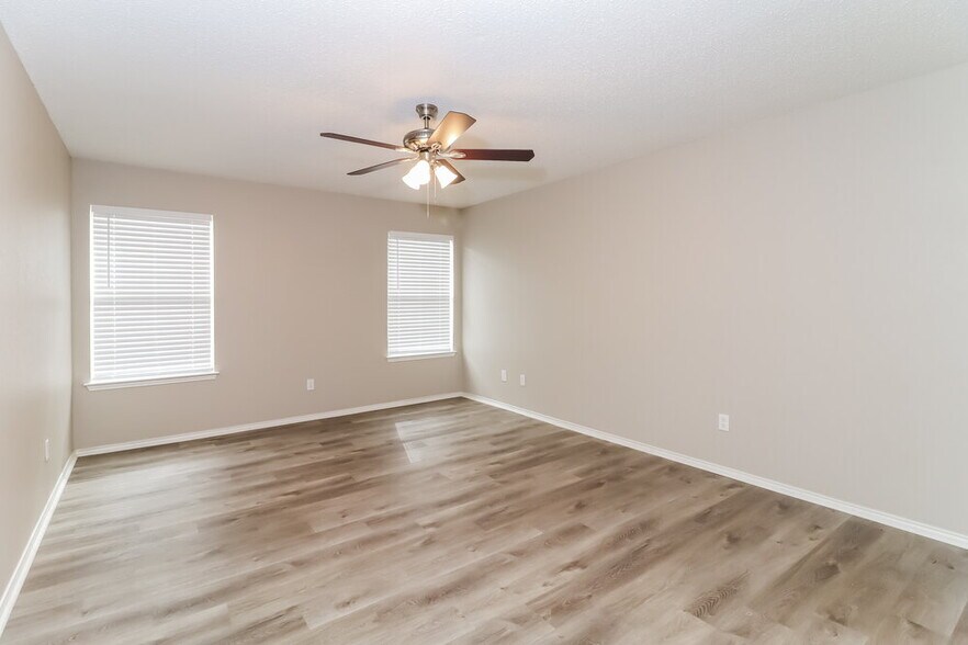 Building Photo - 8128 Twin Oaks Trail