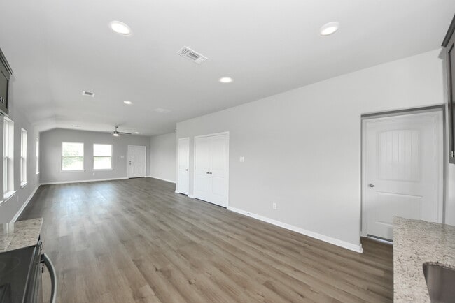 Building Photo - 288 Buckskin Dr