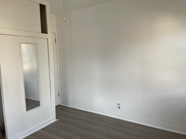 Closet - 24683 Woodward Ave