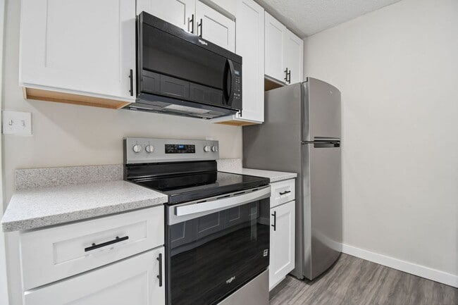 Building Photo - 1385 Country Side Dr