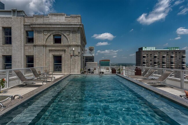 Building Photo - 300-314 N Broadway