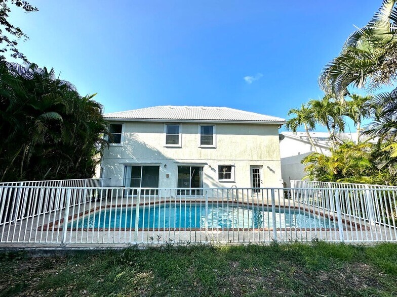 Building Photo - 2698 Linkside Dr