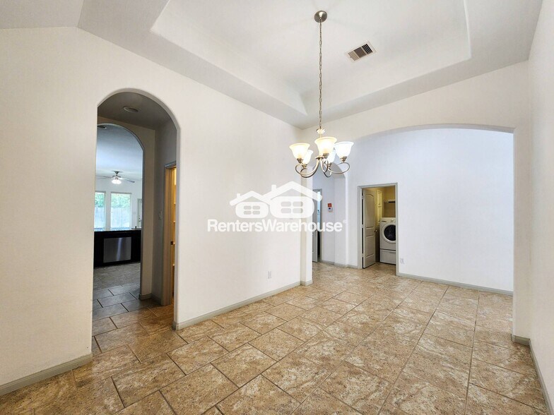 Building Photo - 4515 Greenleaf Dr