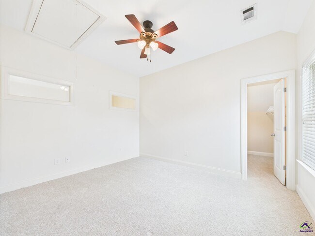 Building Photo - 205 Pebble Stone Pl