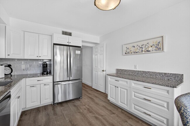 Building Photo - 16997 Waterbend Dr
