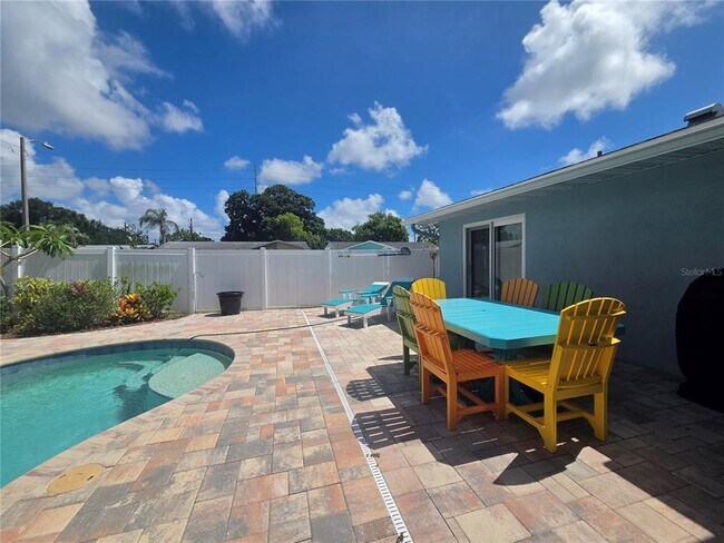 Building Photo - 1435 Santa Clara Dr