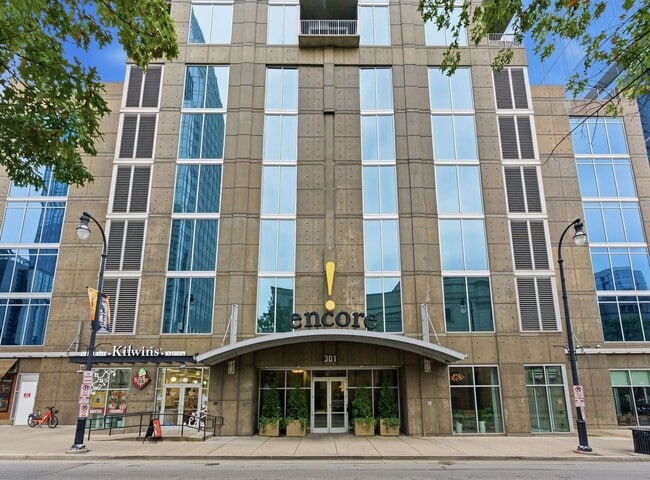 Building Photo - $500 Credit towards first month's rent if leased by April 1st. 9th Floor of Encore Building Downt...