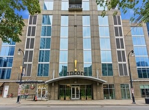 Building Photo - Great price on 9th Floor of Encore Building Downtown Nashville. One Bed One Bath. Resort style am...
