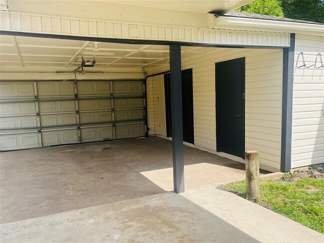 Building Photo - 8814 Beau Monde Dr
