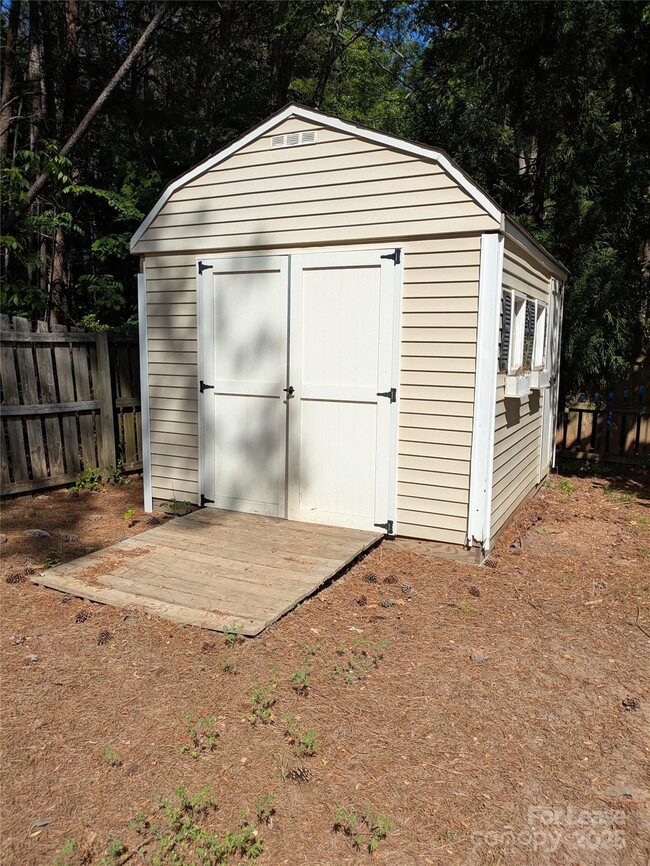 Building Photo - 364 Chuckwood Rd