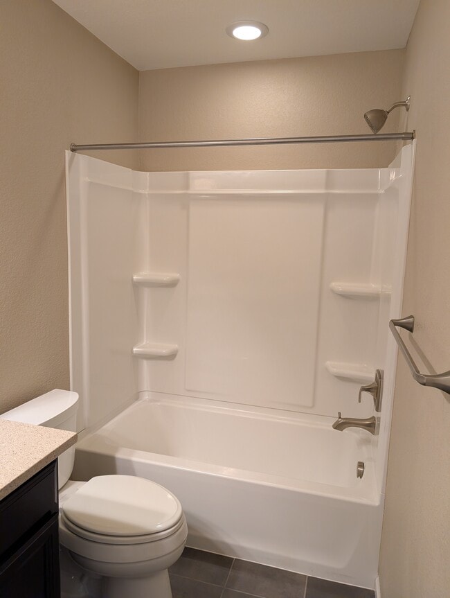 shared bathroom - 6959 Joyce Ln