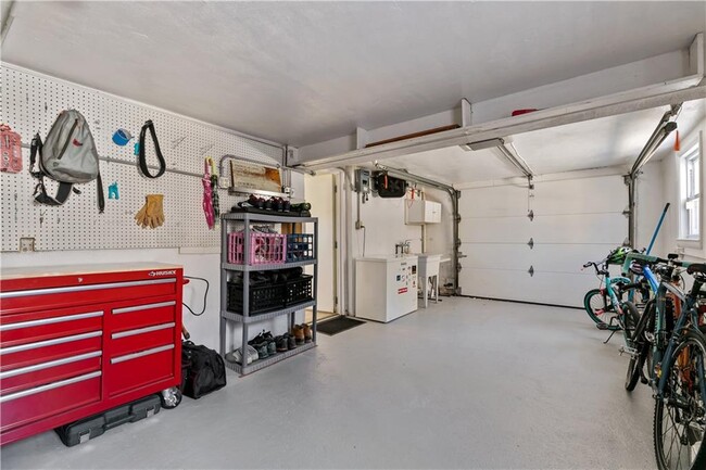 Building Photo - 84 Birchwood Dr