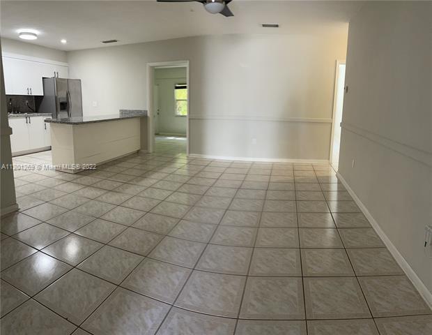 Building Photo - 12193 SW 82nd Ave