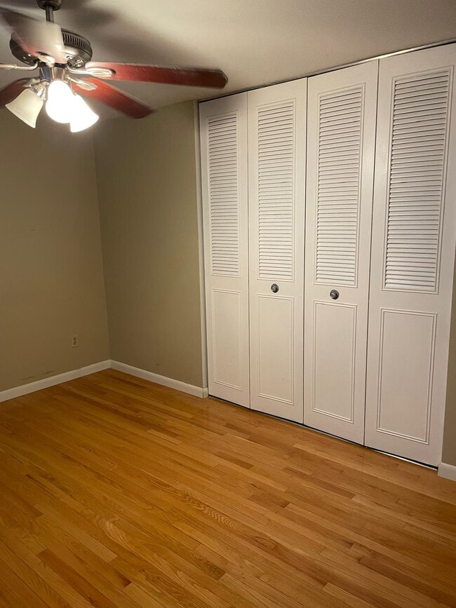 Building Photo - 518 Rita Dr