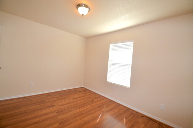 Building Photo - 2408 Ryan Dr