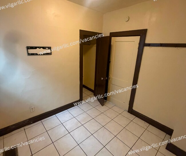 Building Photo - 4013 Pulaski St