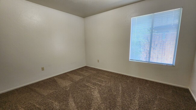 Building Photo - 7004 N Half Moon Dr