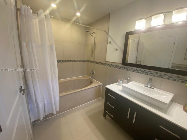 Building Photo - 9805 Costa Del Sol Blvd