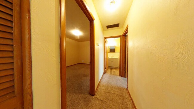 Building Photo - 2 Bed 1 bath Apartment Rental in Parkview area Newport News