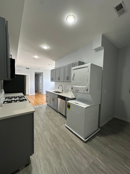 Kitchen - 3626 W Polk St