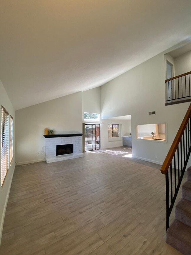 Building Photo - Alta Loma Woods Two Bed with Small Yard an...