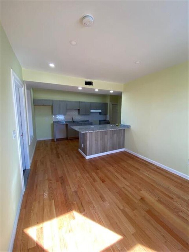 Building Photo - 289 Windsor St