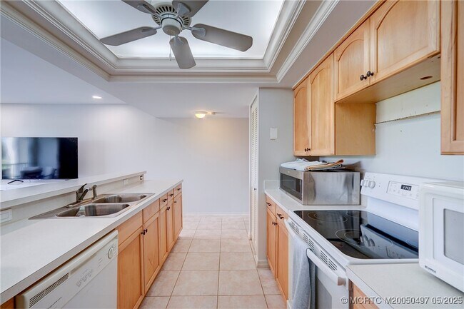 Building Photo - 5539 NE Gulfstream Way