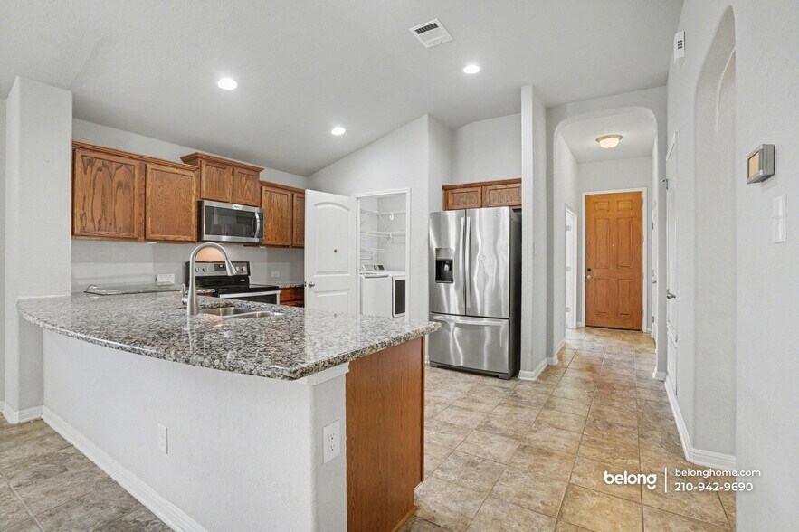 Building Photo - 11311 Silver Rose