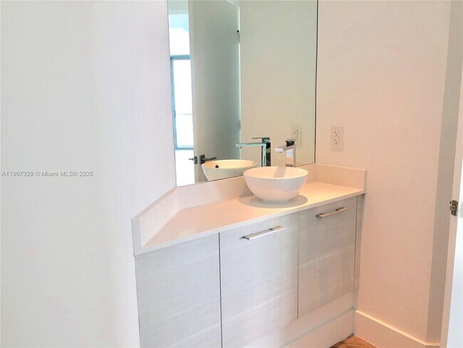 Building Photo - 650 NE 32nd St