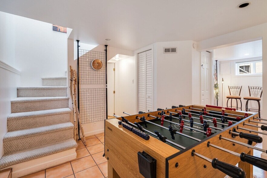 Building Photo - 715 W Wheeler St