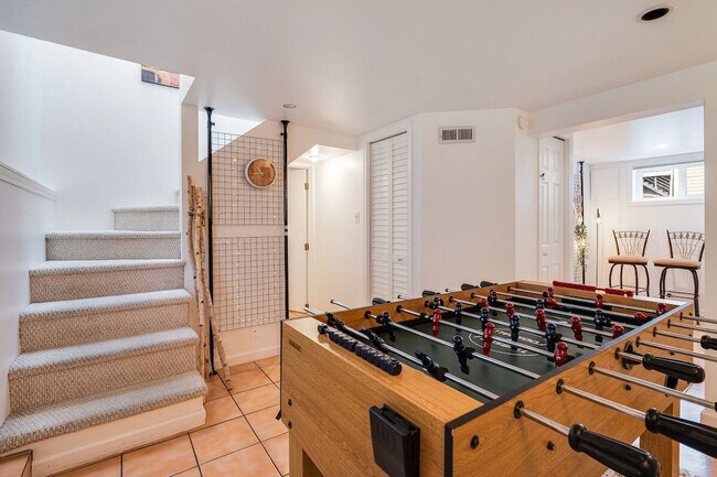 Building Photo - 2403 7th Ave W