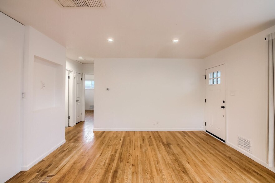 Building Photo - 207 Teal St