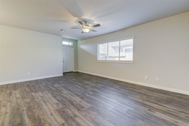 Building Photo - 9848 Grosbeak Ln