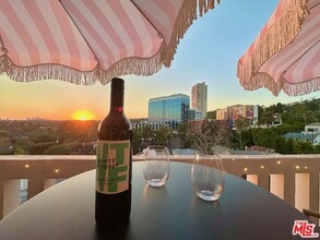 Building Photo - 999 N Doheny Dr