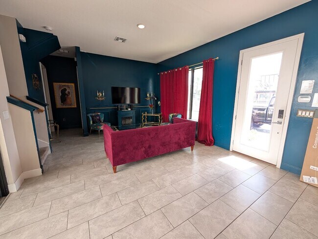 Building Photo - Beautiful Executive 4 Bed 3 Bath Home in Davenport!