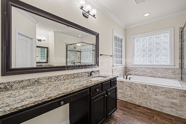 Building Photo - 655 Brookhaven Dr