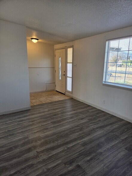 Building Photo - 5620 Salem Dr