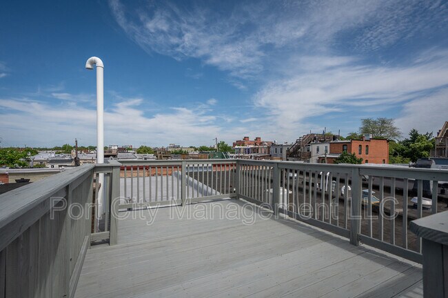 Building Photo - 14 N Streeper St