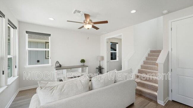 Building Photo - 2133 Hofstaat