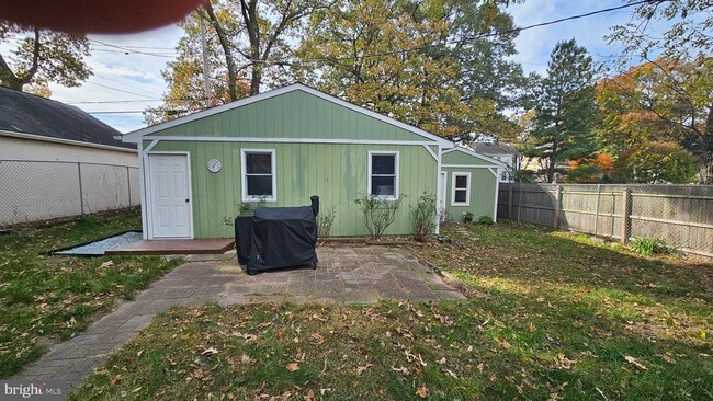 Building Photo - 205 3rd Ave SW