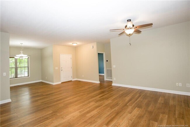 Building Photo - 110 Willow Creek Ln