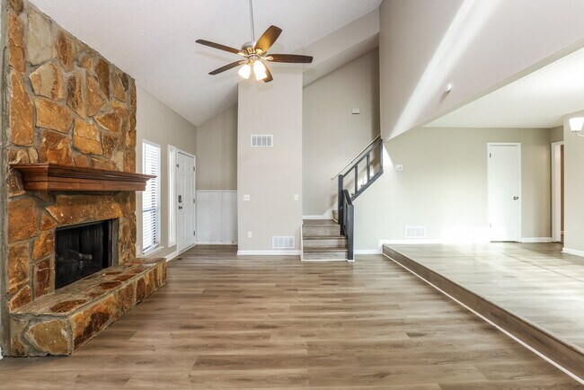 Building Photo - 338 St Patrick Dr SW