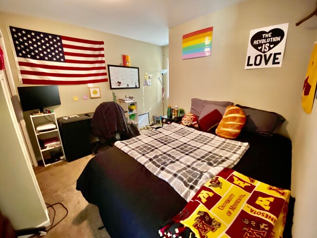 Building Photo - Remodeled Home near U of M! Must See 5BD/2BA Property!