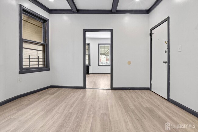 Building Photo - 211 N 13th St